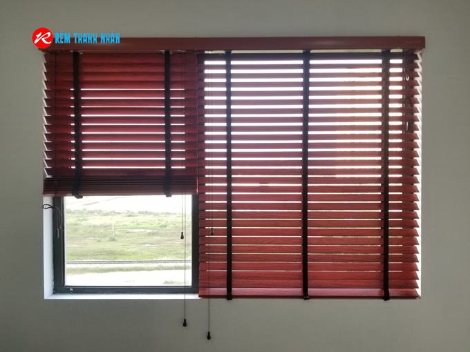 Mẫu rèm gỗ cao cấp che cửa sổ phòng ngủ tại quận Hoàng Mai