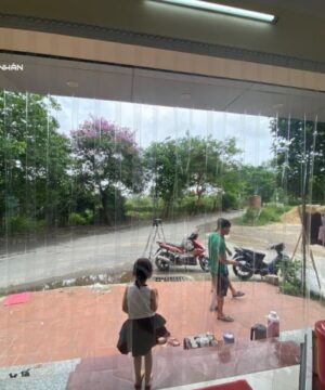 Rèm nhựa pvc ngăn lạnh điều hòa dày 1.5ly khổ rộng 200mm hệ treo cố định