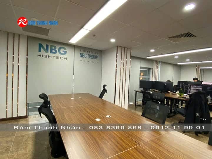Ứng dụng đa dạng của rèm cuốn in Logo CTC005