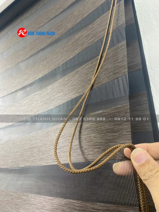 Rèm cầu vồng Sankaku Nga 01 – Nga 03: Rèm cao cấp, cản sáng tuyệt đối cho không gian sống hiện đại 4 Cấu tạo & chất liệu chung của rèm cầu vồng Sankaku Nga 01 – Nga 03