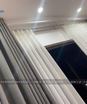 Rèm cửa 2 lớp phòng ngủ GP1992-10 & voan Pattern 41-37 10 Hệ thanh treo bằng nhôm D32 vân xoắn lắp trụ tường kép