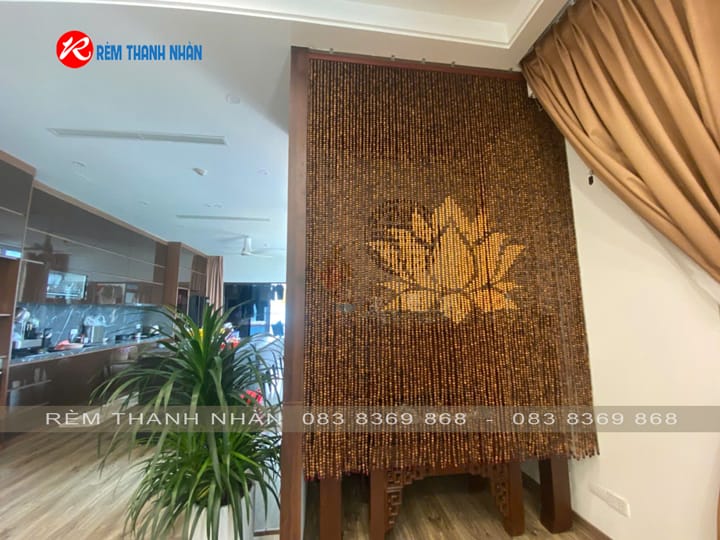 Rèm hạt gỗ hoa sen – Biểu tượng thanh tịnh và phong thủy an lành
