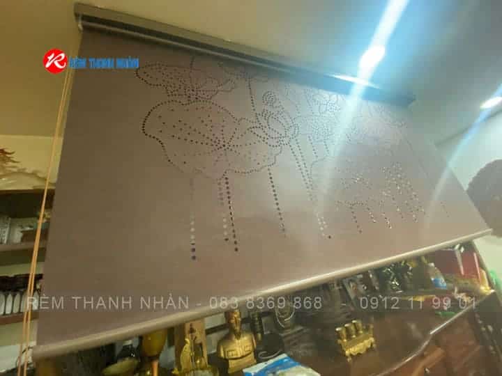 Rèm cuốn laser LZ95 SL04 – Mẫu rèm che bàn thờ chung cư đẹp 15 Rèm cuốn laser LZ95 SL04 cho bàn thờ chung cư đẹp – sang – phong thủy