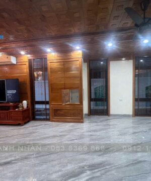 Mành gỗ Basswood AL13 Medium Grey trong phòng khách và phòng ngủ