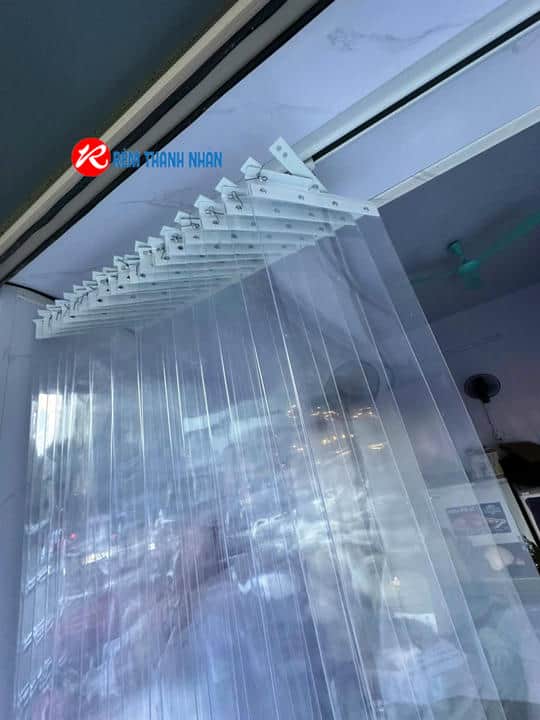 Rèm nhựa PVC kéo xếp trong suốt - Thi công rèm ngăn lạnh tại Hà Nội